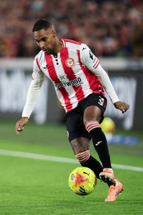 1st January 2026; Gtech Community Stadium, Brentford, London, England; Premier League Football, Brentford versus Tottenham Hotspur; Rico Henry of Brentford on the ball  HenningxvonxJagow