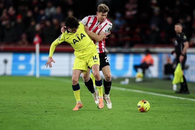 1st January 2026; Gtech Community Stadium, Brentford, London, England; Premier League Football, Brentford versus Tottenham Hotspur; Archie Gray of Tottenham Hotspur and Nathan Collins of Brentford compete for the ball  HenningxvonxJagow