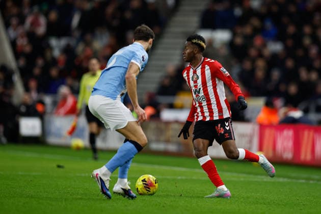 Sunderland v Manchester City, Premier League Simon Adingra of Sunderland runs at goal during the Premier League match between Sunderland and Manchester City at the Stadium Of Light, Sunderland, UK on 1 January 2026. Sunderland Stadium Of Light Tyne and Wear UK Editorial use only DataCo restrictions apply See www.football-dataco.com , Copyright: xCraigxCowanx PSI-23501-0034