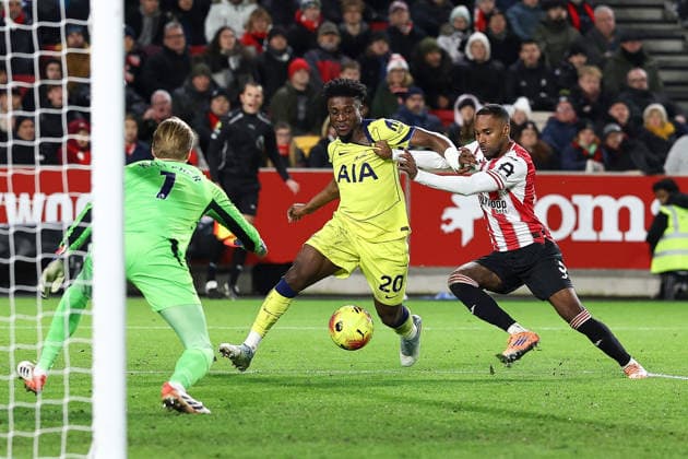 Brentford v Tottenham Hotspur, Premier League Mohammed Kudus of Tottenham Hotspur pressures in front of goal during the Brentford v Tottenham Hotspur Premier League match at the Gtech Community Stadium, London, England on 1 January 2026 Credit: Ian Stephen Every Second Media Editorial use only. All images are copyright Every Second Media Limited. No images may be reproduced without prior permission. All rights reserved. Premier League and Football League images are subject to licensing agreements with Football DataCo Limited. see https: www.football-dataco.com Copyright: xIMAGO EveryxSecondxMediax ESM-1732-0034 IanxStephenx xEveryxSecondxMediax