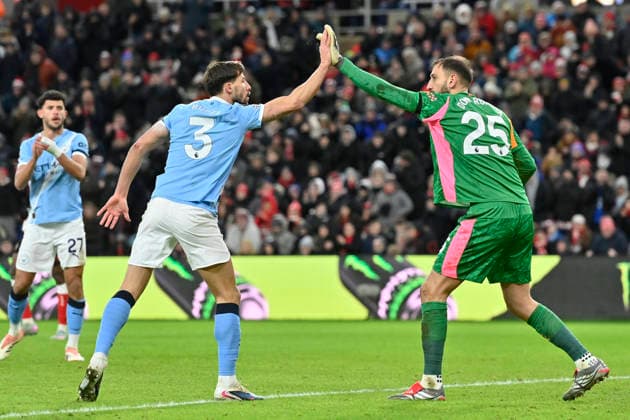 Sunderland v Manchester City, Premier League Ruben Dias of Manchester City and Gianluigi Donnarumma of Manchester City celebrate a save during the Sunderland v Manchester City Premier League match at the Stadium of Light, Sunderland, England on 1 January 2026 Credit: Connor McMain Every Second Media Editorial use only. All images are copyright Every Second Media Limited. No images may be reproduced without prior permission. All rights reserved. Premier League and Football League images are subject to licensing agreements with Football DataCo Limited. see https: www.football-dataco.com Copyright: xIMAGO EveryxSecondxMediax ESM-1729-0013 ConnorxMcMainx xEveryxSecondxMediax