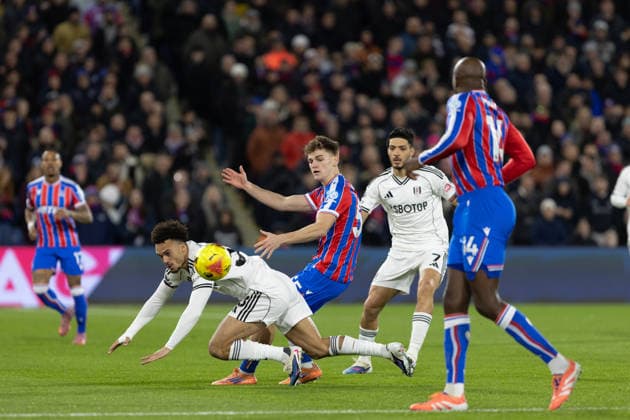 Justin Devenny of Crystal Palace fouls Antonee Robinson of Fulham during the Premier League match between Crystal Palace and Fulham at Selhurst Park on January 1, 2026 in London, England. (Photo by Pedro Soares SPP) Copyright: xPedroxSoaresx xSPPx Sportspressphoto_SPR78132