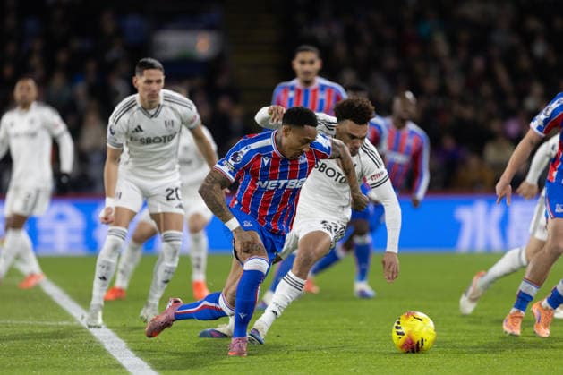Nathaniel Clyne of Crystal Palace and Antonee Robinson of Fulham both sprint to the ball during the Premier League match between Crystal Palace and Fulham at Selhurst Park on January 1, 2026 in London, England. (Photo by Pedro Soares SPP) Copyright: xPedroxSoaresx xSPPx Sportspressphoto_SPR78133