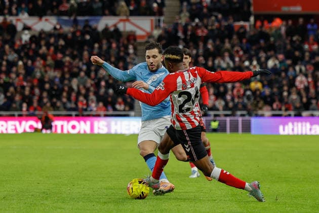 Sunderland v Manchester City, Premier League Rayan Cherki of Manchester City challenges Simon Adingra of Sunderland during the Premier League match between Sunderland and Manchester City at the Stadium Of Light, Sunderland, UK on 1 January 2026. Sunderland Stadium Of Light Tyne and Wear UK Editorial use only DataCo restrictions apply See www.football-dataco.com , Copyright: xCraigxCowanx PSI-23501-0144