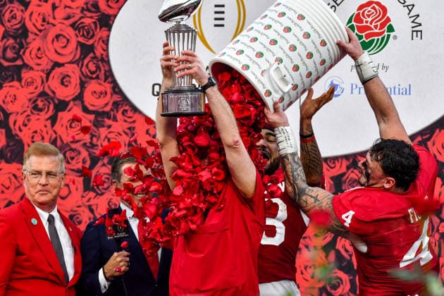 January 1, 2026 Pasadena, CA.Indiana head coach Curt Cignetti holds the winner s trophy as he is doused with rose pedals by linebacker Aiden Fisher (4) after a win over Alabama in the Rose Bowl College Football Playoff quarterfinal game Thursday, Jan. 1, 2026, in Pasadena, Calif. The CFP QuarterFinal at the Rose Bowl Game between the Indiana Hoosiers and the Alabama Crimson Tide..January 01, 2026 in Pasadena, California..Mandatory Photo Credit: Cal Media Pasadena United States of America - ZUMAc04_ 20260101_zma_c04_285 Copyright: xLouisxLopezx