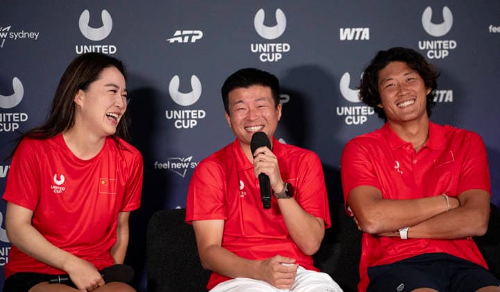 (260102) -- SYDNEY, Jan. 2, 2026 -- Wu Di (C) of team China participates in the media conference of the United Cup Sydney tennis tournament at Ken Rosewall Arena in Sydney, Australia, Jan. 2, 2026. ) (SP)AUSTRALIA-SYDNEY-TENNIS-UNITED CUP-CHINA-MEDIA CONFERENCE MaxPing 