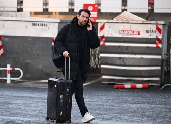 02.01.2025, xophax, Fussball 1.Bundesliga Saison 2025 2026 1.FC Köln , Abfahrt zum Flughafen , Trainingslager in Spanien. Mannschaft auf dem Weg zum Bus. Thomas Kessler ( 1.FC Köln ) Köln