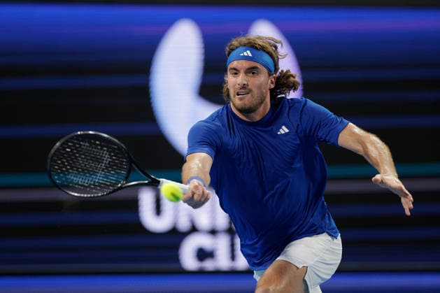 TENNIS UNITED CUP PERTH, Stefanos Tsitsipas of Greece in action against Shintaro Mochizuki of Japan during the United Cup day one match between Greece and Japan at RAC Arena in Perth, Friday, January 2, 2026. ( NO ARCHIVING, EDITORIAL USE ONLY PERTH WESTERN AUSTRALIA AUSTRALIA  Copyright: xRICHARDxWAINWRIGHTx 20260102155856250356