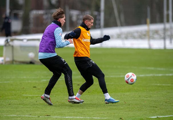 Fußball, Herren, Saison 2025 2026, 2. Bundesliga, Hertha BSC, Training, v. l. Kennet Eichhorn (Hertha BSC), Michael Cuisance (Hertha BSC), 02.01. 2026,