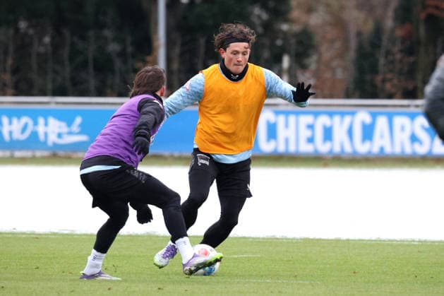 DEU, DFL, 2. FBL Hertha BSC, Training, 02.01.2026, Sportforum, Berlin, DEU, DFL, 2. FBL Hertha BSC, Training, im Bild Fabian Reese (Hertha BSC Berlin 11), Michal Karbownik (Hertha BSC Berlin 33) DFL - regulations prohibit any use of Photographs as image sequences and or quasi-video