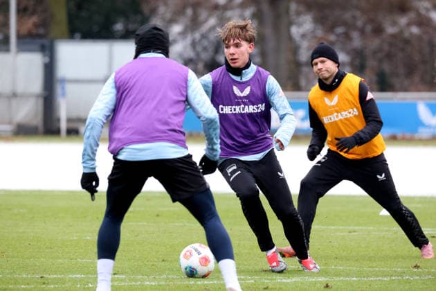 DEU, DFL, 2. FBL Hertha BSC, Training, 02.01.2026, Sportforum, Berlin, DEU, DFL, 2. FBL Hertha BSC, Training, im Bild Kennet Eichhorn (Hertha BSC Berlin 23), Jon Dabur Thorsteinsson (Hertha BSC Berlin 24) DFL - regulations prohibit any use of Photographs as image sequences and or quasi-video