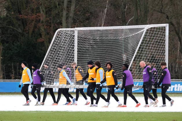 DEU, DFL, 2. FBL Hertha BSC, Training, 02.01.2026, Sportforum, Berlin, DEU, DFL, 2. FBL Hertha BSC, Training, im Bild Tortransporter im Schnee, Hertha-Spielerkreis DFL - regulations prohibit any use of Photographs as image sequences and or quasi-video