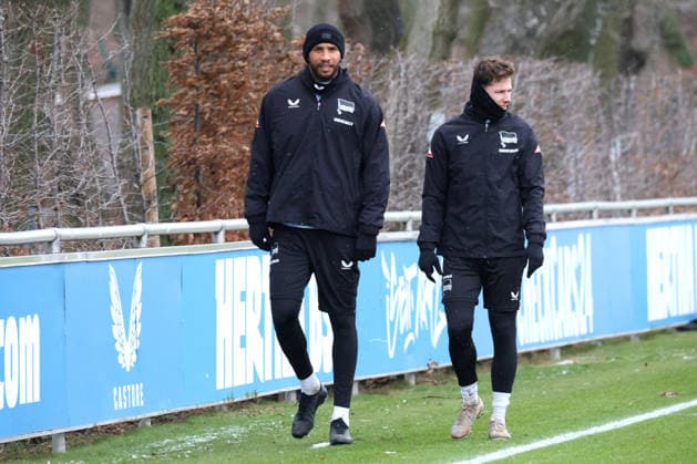 DEU, DFL, 2. FBL Hertha BSC, Training, 02.01.2026, Sportforum, Berlin, DEU, DFL, 2. FBL Hertha BSC, Training, im Bild John Anthony Brooks (Hertha BSC Berlin 25), Leon Jensen (Hertha BSC Berlin 5) DFL - regulations prohibit any use of Photographs as image sequences and or quasi-video