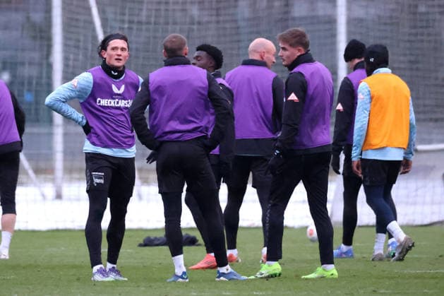 DEU, DFL, 2. FBL Hertha BSC, Training, 02.01.2026, Sportforum, Berlin, DEU, DFL, 2. FBL Hertha BSC, Training, im Bild Hertha-Spielerkreis, Fabian Reese (Hertha BSC Berlin 11), Marten Winkler (Hertha BSC Berlin 22) DFL - regulations prohibit any use of Photographs as image sequences and or quasi-video *** DEU, DFL, 2 FBL Hertha BSC, Training, 02 01 2026, Sportforum, Berlin, DEU, DFL, 2 FBL Hertha BSC, Training, im Bild Hertha Spielerkreis, Fabian Reese Hertha BSC Berlin 11 , Marten Winkler Hertha BSC Berlin 22 DFL regulations prohibit any use of Photographs as image sequences and or quasi video nordphotoxGmbHx xEngler nph00076