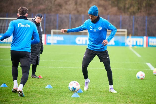 02.01.2026, Fußball, Herren, 2.BL, Saison 2025 2026, Training Holstein Kiel Andu Kelati Kiel, Projensdorf Projensdorf, Trainigsplatz Schleswig-Holstein Deutschland