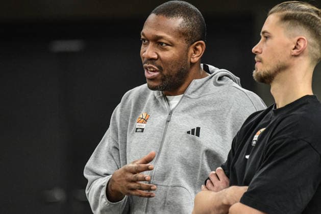 BKT Euro Cup; Ratiopharm Ulm gegen Lietkabelis Panevezys, Ratiopharm Arena Ulm, 02.01.2026 Co-Trainer Tyron McCoy ratiopharm Ulm). Ulm 02.01.2026. 12 Spieltag BKT EuroCup, Ratiopharm Ulm gegen Lietkabelis Panevezys, Ratiopharm Arena Ulm Copyright: xBEAUTIFULxSPORTS Märklx