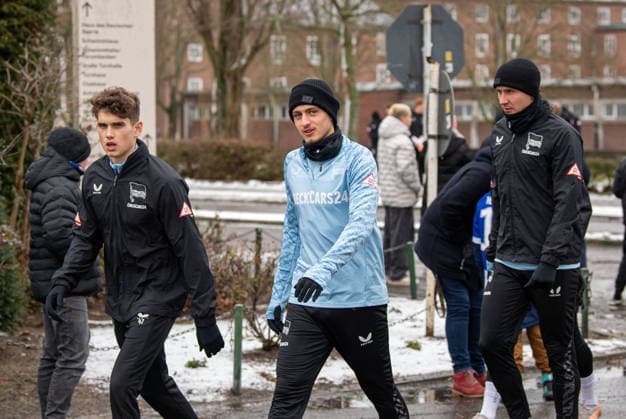 Fußball, Herren, Saison 2025 2026, 2. Bundesliga, Hertha BSC, Training, v. l. Janne Berner (Hertha BSC), Maurice Krattenmacher (Hertha BSC), Paul Seguin (Hertha BSC), 02.01. 2026,