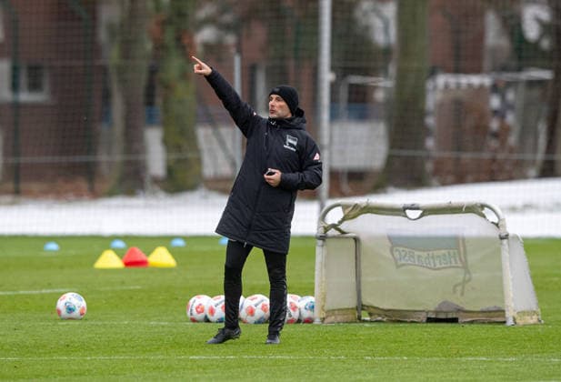 Fußball, Herren, Saison 2025 2026, 2. Bundesliga, Hertha BSC, Training, Trainer Stefan Leitl (Hertha BSC), 02.01. 2026,