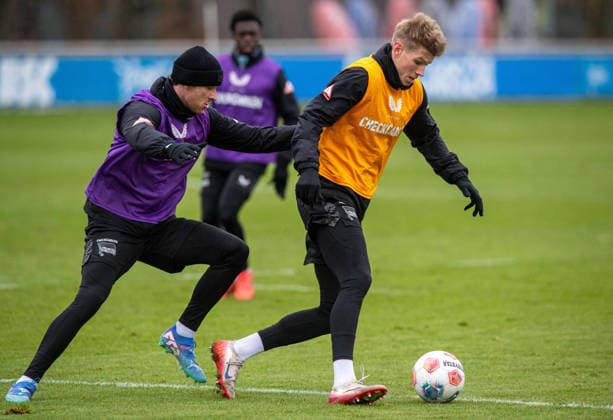 Fußball, Herren, Saison 2025 2026, 2. Bundesliga, Hertha BSC, Training, v. l. Pascal Klemens (Hertha BSC), Luca Schuler (Hertha BSC), 02.01. 2026,