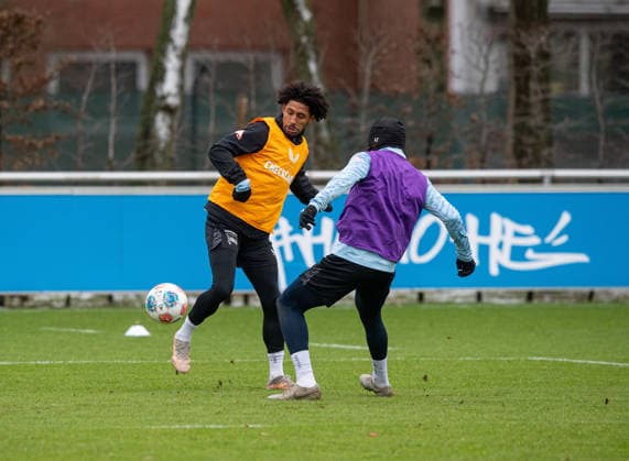 Fußball, Herren, Saison 2025 2026, 2. Bundesliga, Hertha BSC, Training, v. l. Jeremy Dudziak (Hertha BSC), Deyovaisio Zeefuik (Hertha BSC), 02.01. 2026,