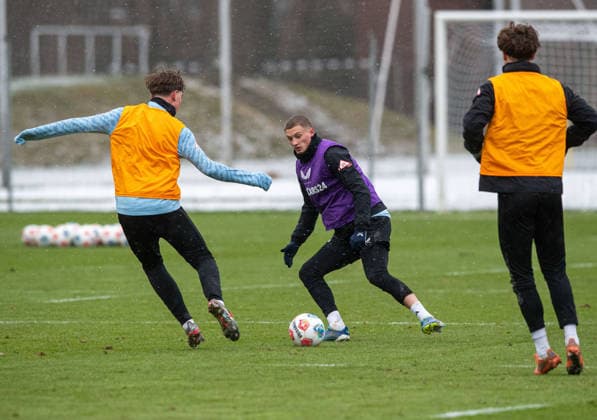 Fußball, Herren, Saison 2025 2026, 2. Bundesliga, Hertha BSC, Training, v. l. Kennet Eichhorn (Hertha BSC), Michael Cuisance (Hertha BSC), Linus Gechter (Hertha BSC), 02.01. 2026,