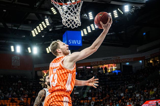 Christian Sengfelder (ratiopharm ulm) in Aktion, am Ball, Einzelaktion waehrend des EuroCup spiels zwischen ratiopharm ulm vs Lietkabelis Panevezys in der ratiopharm Arena am 02. January 2026 in Neu-Ulm, Deutschland. (Foto von Harry Langer DeFodi Images) +++ Christian Sengfelder (ratiopharm ulm) controls the Ball during the EuroCup match between ratiopharm ulm vs Lietkabelis Panevezys at ratiopharm Arena on January 2, 2026 in Neu-Ulm, Germany. (Photo by Harry Langer DeFodi Images) (Photo by Harry Langer DeFodi Images) -