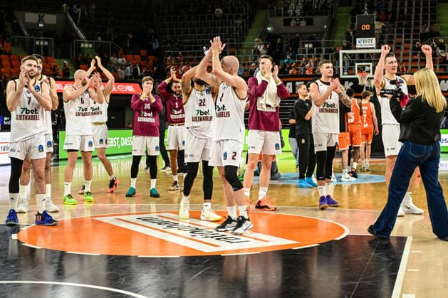 BKT Euro Cup; Ratiopharm Ulm gegen Lietkabelis Panevezys, Ratiopharm Arena Ulm, 02.01.2026 Jubel bei Lietkabelis Panevezys nach dem Sieg. Ulm 02.01.2026. 12 Spieltag BKT EuroCup, Ratiopharm Ulm gegen Lietkabelis Panevezys, Ratiopharm Arena Ulm Copyright: xBEAUTIFULxSPORTS Märklx