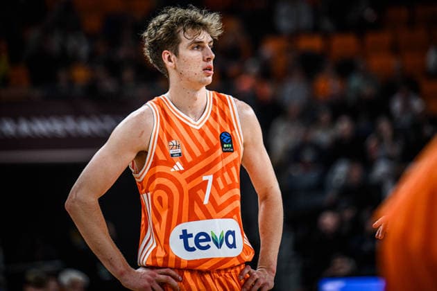 Tobias Jensen (ratiopharm ulm) Schaut waehrend des EuroCup spiels zwischen ratiopharm ulm vs Lietkabelis Panevezys in der ratiopharm Arena am 02. January 2026 in Neu-Ulm, Deutschland. (Foto von Harry Langer DeFodi Images) +++ Tobias Jensen (ratiopharm ulm) Looks on during the EuroCup match between ratiopharm ulm vs Lietkabelis Panevezys at ratiopharm Arena on January 2, 2026 in Neu-Ulm, Germany. (Photo by Harry Langer DeFodi Images) (Photo by Harry Langer DeFodi Images) -