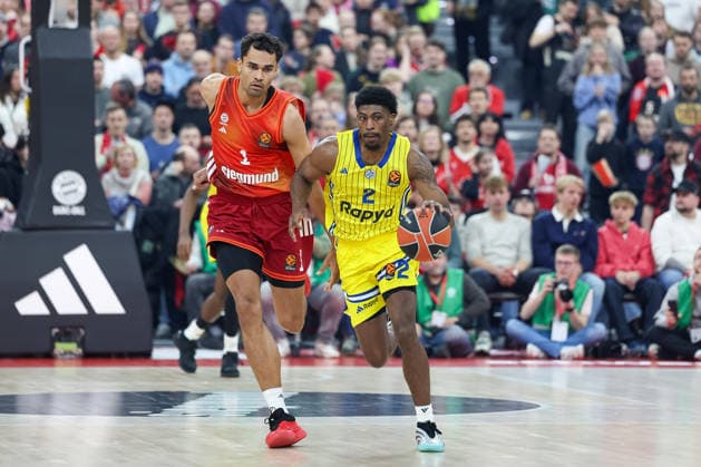 Jimmy Clark (Maccabi Rapyd Tel Aviv, 02) mit Oscar da Silva (FC Bayern Basketball, 01), GER, FC Bayern Basketball vs. Maccabi Rapyd Tel Aviv, Basketball, Euroleague, 19. Spieltag, Saison 2025 2026, 02.01.2026, GER, FC Bayern Basketball vs. Maccabi Rapyd Tel Aviv, Basketball, Euroleague, 19. Spieltag, Saison 2025 2026, 02.01.2026 Muenchen Copyright: xEibner-Pressefoto JennixMaulx EP_JML