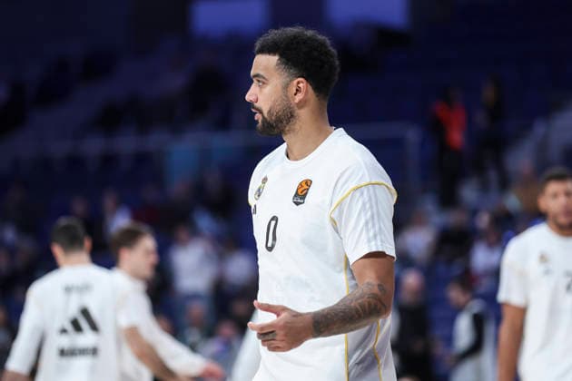 January 2, 2026, Madrid, Madrid, Spain: Trey Lyles of Real Madrid warms up during the Turkish Airlines EuroLeague Regular Season Round 19 match between Real Madrid and Dubai Basketball at Movistar Arena on January 02 2026, in Madrid, Spain. Madrid Spain - ZUMAa181 20260102_zaa_a181_134 Copyright: xIrinaxR.xHipolitox
