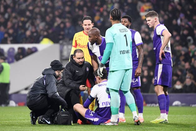Toulouse FC v RC Lens - Ligue 1 McDonald s 2025 2026 10 Florian THAUVIN (rcl) - 19 Djibril SIDIBE (tfc) - 02 Rasmus Schmidt NICOLAISEN (tfc) - 20 EMERSONN Correia da Silva (tfc) during the Ligue 1 McDonald s match between Toulouse and Lens at Stadium de Toulouse on January 2, 2026 in Toulouse, France. Toulouse France  Copyright: xFEPx 776348241