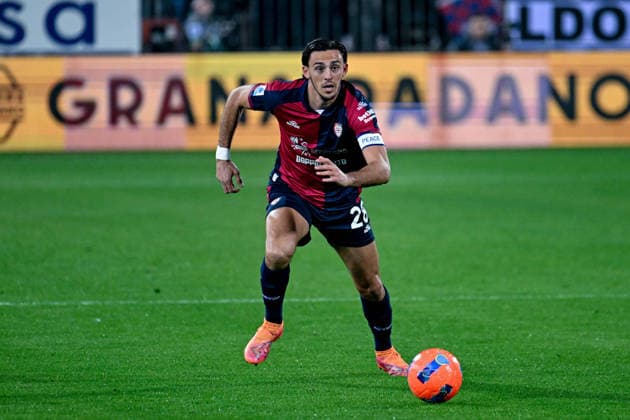 Cagliari s Gabriele Zappa in action during the Serie A soccer match between Cagliari Calcio and AC Milan at the Unipol Domus in Cagliari, Sardinia - Friday, 2nd January 2026. - Soccer  Copyright: xGianlucaxZuddas LaPressex
