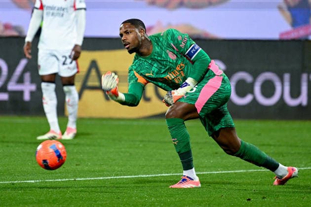 AC Milan s Mike Maignan in action during the Serie A soccer match between Cagliari Calcio and AC Milan at the Unipol Domus in Cagliari, Sardinia - Friday, 2nd January 2026. - Soccer  Copyright: xGianlucaxZuddas LaPressex