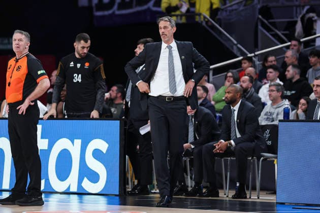 January 2, 2026, Madrid, Madrid, Spain: Jurica Golemac, head coach of Dubai Basketball gestures during the Turkish Airlines EuroLeague Regular Season Round 19 match between Real Madrid and Dubai Basketball at Movistar Arena on January 02 2026, in Madrid, Spain. Madrid Spain - ZUMAa181 20260102_zaa_a181_167 Copyright: xIrinaxR.xHipolitox