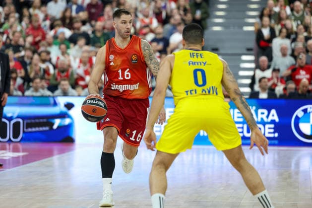Stefan Jovic (FC Bayern Basketball, 16) mit Iffe Lundberg (Maccabi Rapyd Tel Aviv, 00), GER, FC Bayern Basketball vs. Maccabi Rapyd Tel Aviv, Basketball, Euroleague, 19. Spieltag, Saison 2025 2026, 02.01.2026, GER, FC Bayern Basketball vs. Maccabi Rapyd Tel Aviv, Basketball, Euroleague, 19. Spieltag, Saison 2025 2026, 02.01.2026 Muenchen Copyright: xEibner-Pressefoto JennixMaulx EP_JML