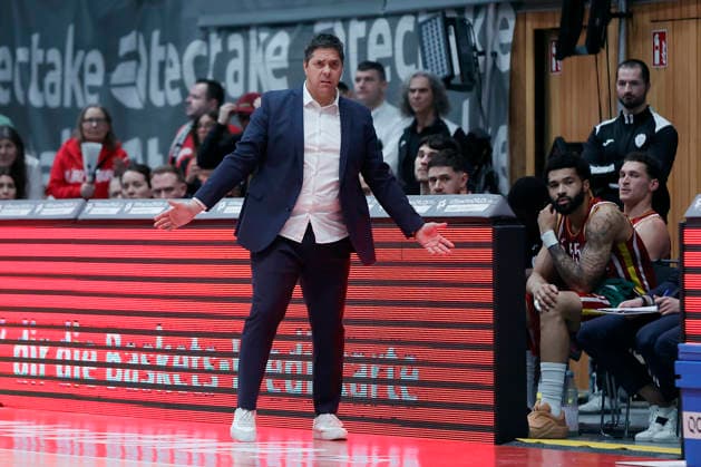 Im Bild: Verwunderung bei Head-Coach Sasa Filipovski (Wuerzburg Baskets) 02.01.2026, Fitness First Wuerzburg Baskets vs. Veolia Towers Hamburg, easyCredit BBL, 14. Spieltag, Deutschland, 97072, tectake-Arena Wuerzburg, Copyright: HMBxMedia xJulienxBecker
