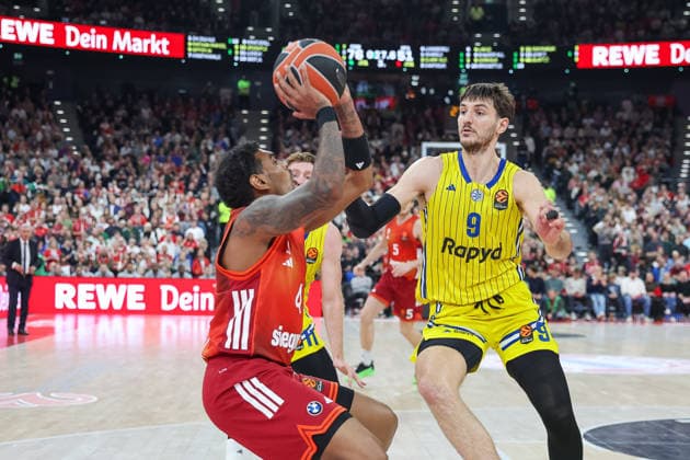 Xavier Rathan-Mayes (FC Bayern Basketball, 04) mit Roman Sorkin (Maccabi Rapyd Tel Aviv, 09), GER, FC Bayern Basketball vs. Maccabi Rapyd Tel Aviv, Basketball, Euroleague, 19. Spieltag, Saison 2025 2026, 02.01.2026, GER, FC Bayern Basketball vs. Maccabi Rapyd Tel Aviv, Basketball, Euroleague, 19. Spieltag, Saison 2025 2026, 02.01.2026 Muenchen Copyright: xEibner-Pressefoto JennixMaulx EP_JML