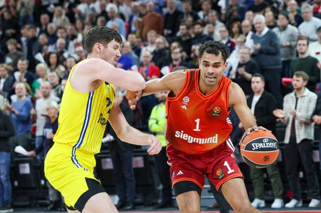 Oscar da Silva (FC Bayern Basketball, 01) mit TJ Leaf (Maccabi Rapyd Tel Aviv, 22), GER, FC Bayern Basketball vs. Maccabi Rapyd Tel Aviv, Basketball, Euroleague, 19. Spieltag, Saison 2025 2026, 02.01.2026, GER, FC Bayern Basketball vs. Maccabi Rapyd Tel Aviv, Basketball, Euroleague, 19. Spieltag, Saison 2025 2026, 02.01.2026 Muenchen Copyright: xEibner-Pressefoto JennixMaulx EP_JML
