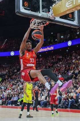 Dunk David McCormack (FC Bayern Basketball, 33), GER, FC Bayern Basketball vs. Maccabi Rapyd Tel Aviv, Basketball, Euroleague, 19. Spieltag, Saison 2025 2026, 02.01.2026, GER, FC Bayern Basketball vs. Maccabi Rapyd Tel Aviv, Basketball, Euroleague, 19. Spieltag, Saison 2025 2026, 02.01.2026 Muenchen Copyright: xEibner-Pressefoto JennixMaulx EP_JML