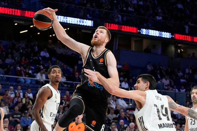 REAL MADRID v DUBAI BASKETBALL. EUROLEAGUE 2025 2026. REGULAR SEASON. ROUND 19. Real Madrid s Gabriel Deck (r) and Dubai Basketball s Davis Bertans during Euroleague Regular Season Round 19 match. January 2, 2026. (ALTERPHOTOS Acero) MadridSpain  Copyright: xAcerox