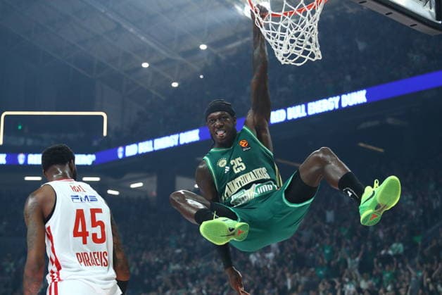EuroLeague Basketball, Panathinaikos AKTOR Athens vs Olympiacos Piraeus - Kendrick Nunn, 25 of Panathinaikos AKTOR Athens in action during the EuroLeague Regular Season Round 19 match between Panathinaikos Aktor Athens and Olympiacos Piraeus at Telekom Center Athens on January 02, 2026 in Athens, Greece. ATHENS Greece Copyright: xOnexInchxProductionsx 6797621