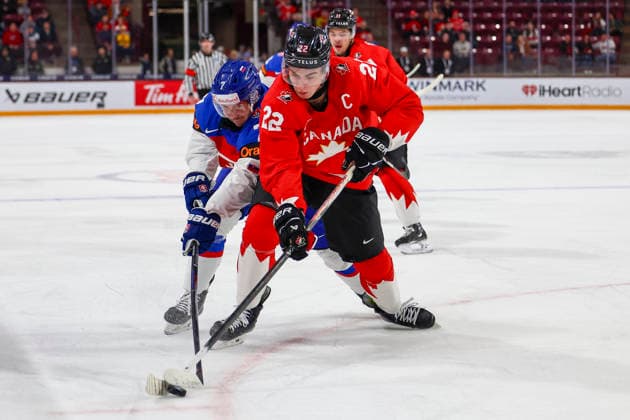 January 2, 2026, Minneapolis, Minnesota, United States: Canada forward PORTER MARTONE (22) and Slovakia defender ADAM KALMAN (7) reach for the puck. Canada and Slovakia faced off in the quarterfinal round of the IIHF World Junior Championship on January 2nd. Canada was victorious 7-1. Minneapolis United States - ZUMAt166 20260102_zsp_t166_077 Copyright: xMichaelxTurnerx