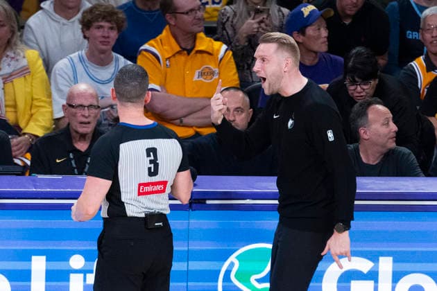 January 2, 2026, Los Angeles, California, USA: Memphis Grizzlies head coach Tuomas Iisalo yells at referee during an NBA, Basketball Herren, USA basketball game against the Los Angeles Lakers at Crypto.com Arena on Friday, Jan. 2, 2026 in Los Angeles. Los Angeles USA - ZUMAc68_ 20260102_zaf_c68_006 Copyright: xRingoxChiux