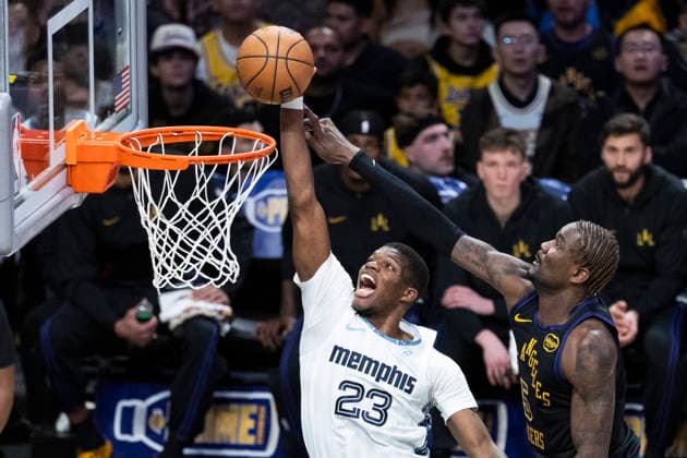 January 2, 2026, Los Angeles, California, USA: Memphis Grizzlies Cedric Coward (23) goes past Los Angeles LakersÃ¢â‚¬â ¢ Deandre Ayton (5) to the basket during an NBA, Basketball Herren, USA basketball game at Crypto.com Arena on Friday, Jan. 2, 2026 in Los Angeles. Los Angeles USA - ZUMAc68_ 20260102_zaf_c68_048 Copyright: xRingoxChiux