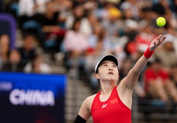 (260103) -- SYNDEY, Jan. 3, 2026 -- Zhu Lin of China serves to Elise Mertens of Belgium during the women s singles match in the Group B round robin match between China and Belgium at the 2026 United Cup tennis tournament in Sydney, Australia, Jan. 3, 2026. ) (SP)AUSTRALIA-SYNDEY-TENNIS-UNITED CUP-CHN VS BEL MaxPing 