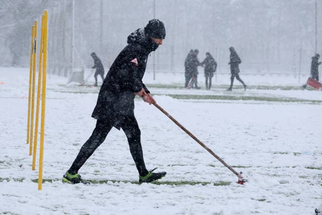 DEU, DFL, 2. FBL Hertha BSC, Training, Schnee, 03.01.2026, Sportforum, Berlin, DEU, DFL, 2. FBL Hertha BSC, Training, Schnee, im Bild Fitnesstrainer Hendrik Vieth (Hertha BSC) DFL - regulations prohibit any use of Photographs as image sequences and or quasi-video