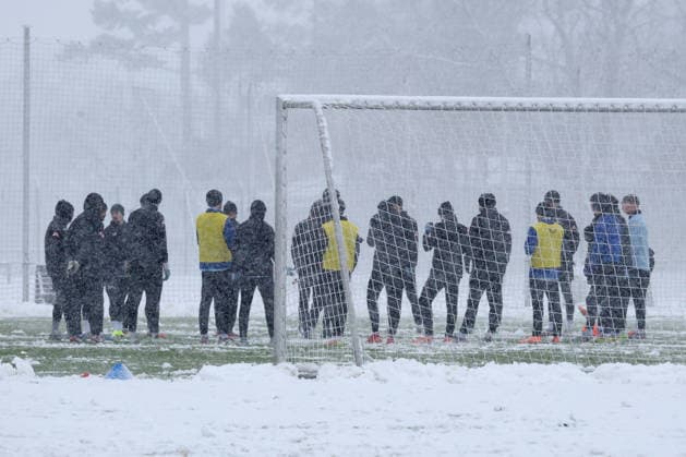 DEU, DFL, 2. FBL Hertha BSC, Training, Schnee, 03.01.2026, Sportforum, Berlin, DEU, DFL, 2. FBL Hertha BSC, Training, Schnee, im Bild Hertha-Spielerkreis DFL - regulations prohibit any use of Photographs as image sequences and or quasi-video