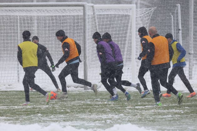 DEU, DFL, 2. FBL Hertha BSC, Training, Schnee, 03.01.2026, Sportforum, Berlin, DEU, DFL, 2. FBL Hertha BSC, Training, Schnee, im Bild Hertha-Spielerkreis DFL - regulations prohibit any use of Photographs as image sequences and or quasi-video