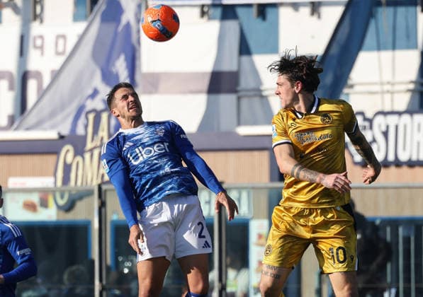 January 3, 2026, Como, ITALY: Udinese s forward NicolÃ² Zaniolo in action against Como 1907 s defender Marc-Oliver Kempf during the Italian Serie A soccer match Como 1907 vs Udinese at Giuseppe Sinigaglia stadium in Como, Italy, 3 January 2026, Italy, ANSA ROBERTO BREGANI. Serie A: Como 1907-Udinese  - ZUMAa110 20260103_zaf_a110_013 Copyright: xRobertoxBreganix