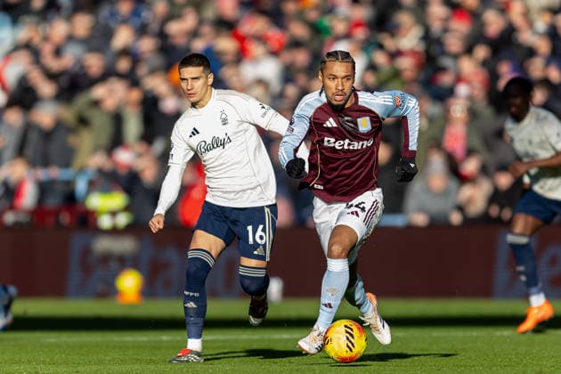 Aston Villa v Nottingham Forest, Premier League Aston Villa midfielder Boubacar Kamara (44) runs forward with ball during the Premier League match between Aston Villa and Nottingham Forest at Villa Park, Birmingham, UK on 3 January 2026. Birmingham Villa Park West Midlands UK Editorial use only DataCo restrictions apply See www.football-dataco.com , Copyright: xManjitxNarotrax PSI-23516-0005